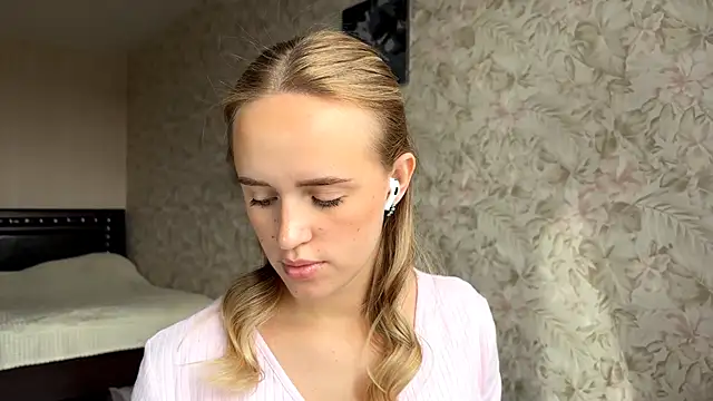 ElisabetLorney online show from 09-17-25, 08:38