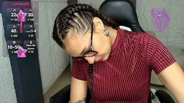 Snapshot of Miah_Jones_r_ chatting on 09-12-25, 12:38 Miah Jones r online show from 09-12-25, 12:38