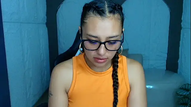 Snapshot of Miah_Jones_r_ chatting on 09-11-25, 12:38 Miah Jones r online show from 09-11-25, 12:38