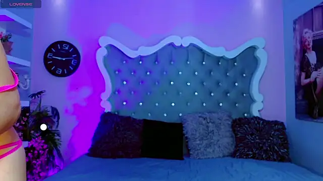 Honey Moontsts online show from 04-15-26, 11:59