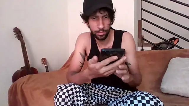 Snapshot of Alejandro92_cali chatting on 06-30-26, 04:29 Alejandro92 cali online show from 06-30-26, 04:29
