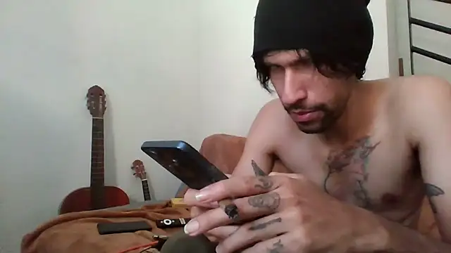 Snapshot of Alejandro92_cali chatting on 06-10-26, 05:03 Alejandro92 cali online show from 06-10-26, 05:03