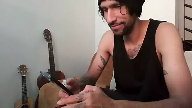Snapshot of Alejandro92_cali chatting on 06-18-26, 04:01 Alejandro92 cali online show from 06-18-26, 04:01
