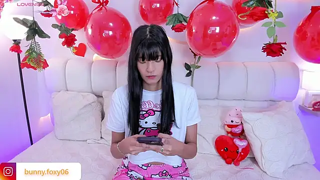 Snapshot of foxybunny chatting on 02-17-26, 04:54 foxybunny online show from 02-17-26, 04:54