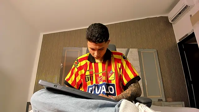 liaamsmiith  online show from 09-27-25, 12:22