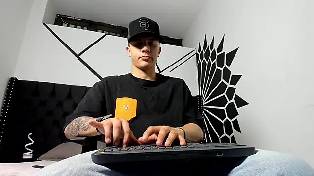 liaamsmiith  online show from 09-12-25, 04:34