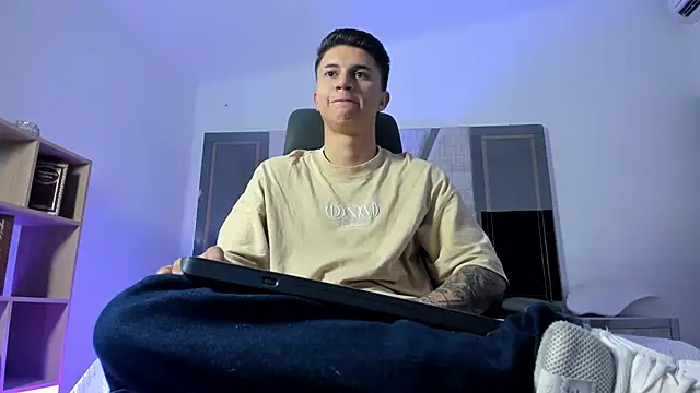 liaamsmiith  online show from 09-09-25, 12:36