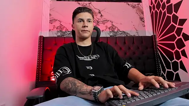 liaamsmiith  online show from 02-02-26, 12:26