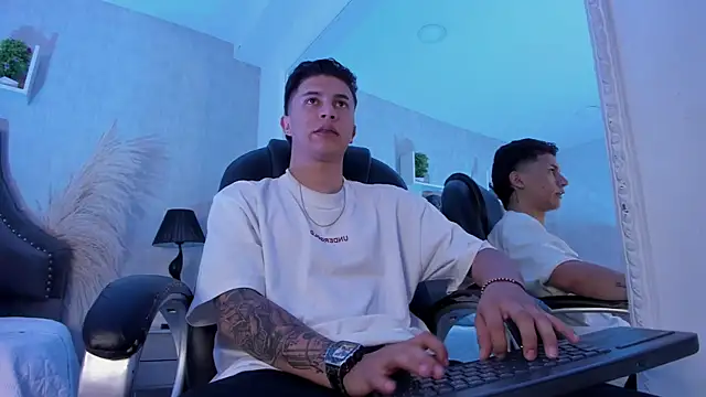 liaamsmiith  online show from 01-09-26, 12:23