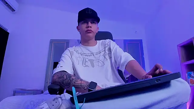 liaamsmiith  online show from 09-11-25, 01:33