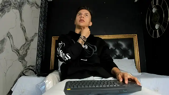 liaamsmiith  online show from 09-22-25, 12:11