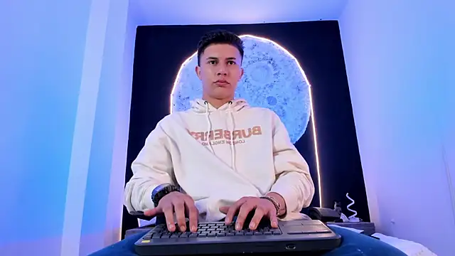 liaamsmiith  online show from 10-27-25, 12:06