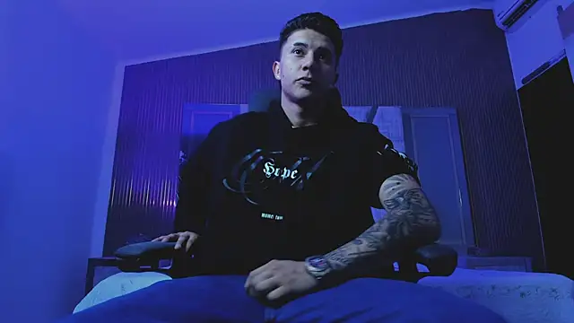 liaamsmiith  online show from 09-25-25, 12:11