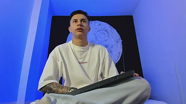 liaamsmiith  online show from 10-26-25, 12:49