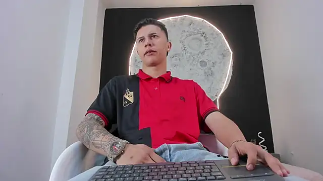 liaamsmiith  online show from 10-18-25, 12:18