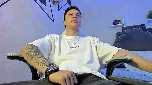 liaamsmiith  online show from 11-23-25, 12:48