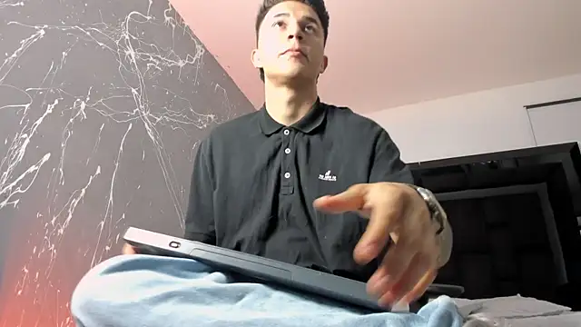 liaamsmiith  online show from 09-20-25, 11:48