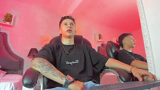 liaamsmiith  online show from 01-10-26, 12:11