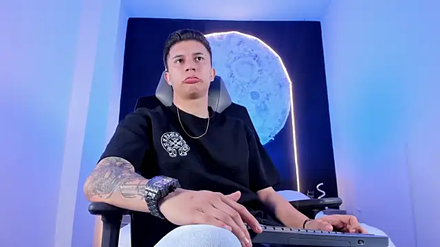 liaamsmiith  online show from 11-09-25, 12:09