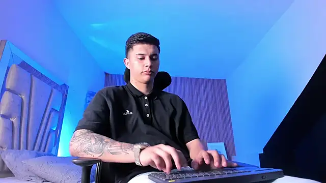 liaamsmiith  online show from 10-01-25, 12:20