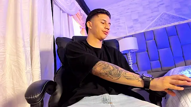 liaamsmiith  online show from 10-12-25, 12:06