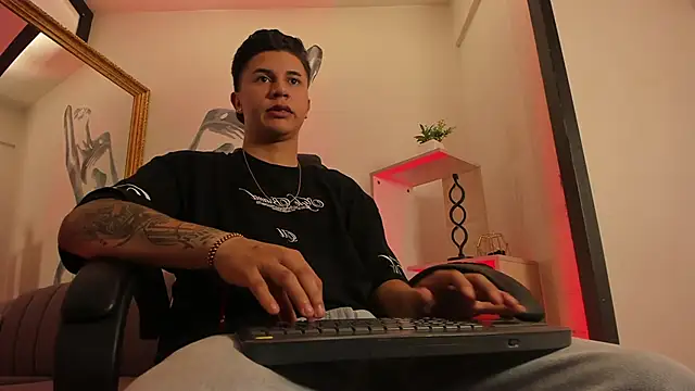 liaamsmiith  online show from 02-12-26, 12:38