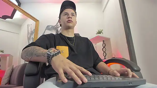 liaamsmiith  online show from 02-13-26, 01:11