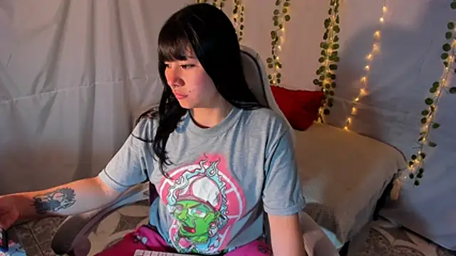 Zulema R1 online show from 11-10-25, 04:06