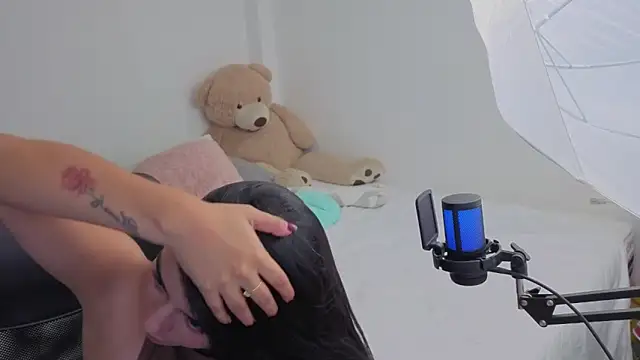 valerihouse online show from 04-14-26, 01:10