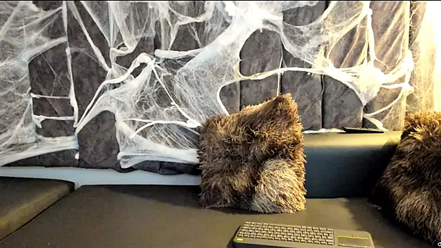 Snapshot of Rowan_Mills chatting on 10-16-25, 08:17 Rowan Mills online show from 10-16-25, 08:17