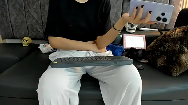 Snapshot of Rowan_Mills chatting on 09-17-25, 09:39 Rowan Mills online show from 09-17-25, 09:39