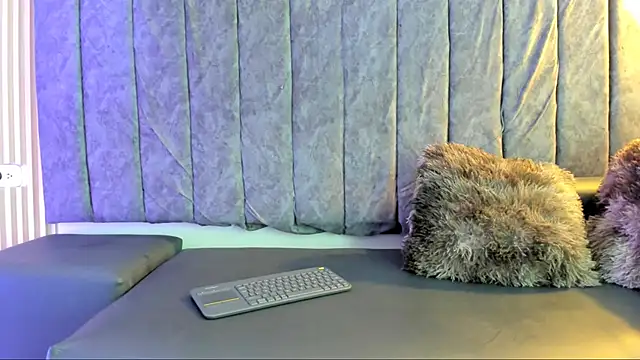 Snapshot of Rowan_Mills chatting on 09-27-25, 09:21 Rowan Mills online show from 09-27-25, 09:21