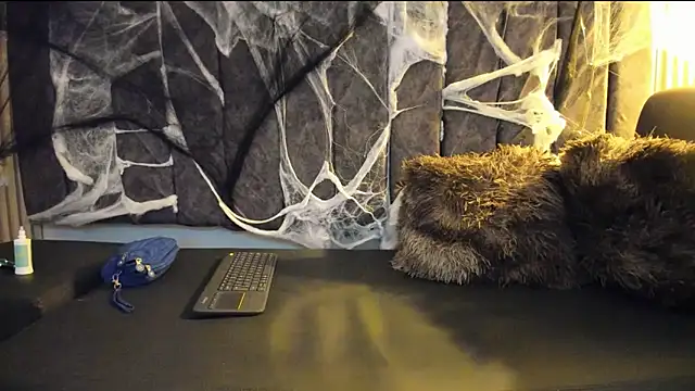 Snapshot of Rowan_Mills chatting on 10-29-25, 08:52 Rowan Mills online show from 10-29-25, 08:52