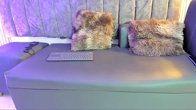 Snapshot of Rowan_Mills chatting on 09-26-25, 09:21 Rowan Mills online show from 09-26-25, 09:21