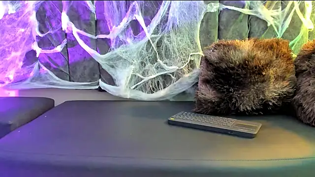 Snapshot of Rowan_Mills chatting on 10-11-25, 08:21 Rowan Mills online show from 10-11-25, 08:21