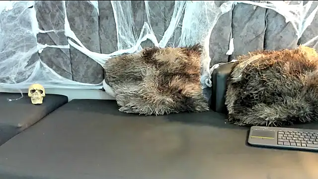 Snapshot of Rowan_Mills chatting on 10-13-25, 08:43 Rowan Mills online show from 10-13-25, 08:43