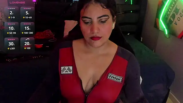 Snapshot of Sara_Bdsm_ chatting on 05-21-26, 02:47 Sara Bdsm online show from 05-21-26, 02:47