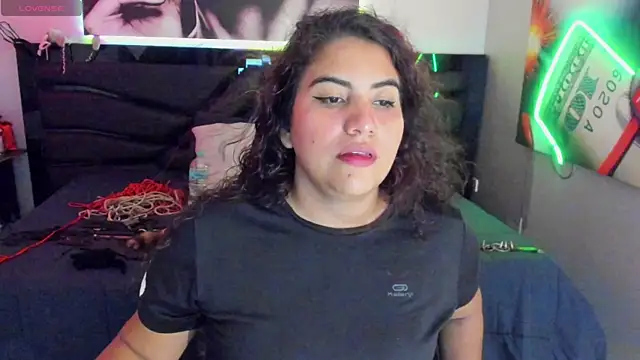 Snapshot of Sara_Bdsm_ chatting on 04-19-26, 04:19 Sara Bdsm online show from 04-19-26, 04:19