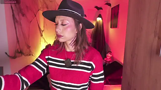 AnnaKimm online show from 10-31-25, 11:55