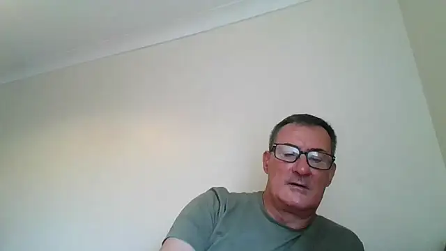 Snapshot of goldenman59 chatting on 09-10-25, 11:42 goldenman59 online show from 09-10-25, 11:42