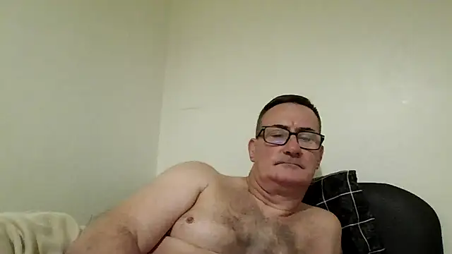 Snapshot of goldenman59 chatting on 10-27-25, 04:41 goldenman59 online show from 10-27-25, 04:41