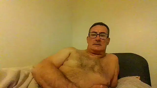Snapshot of goldenman59 chatting on 10-08-25, 01:23 goldenman59 online show from 10-08-25, 01:23