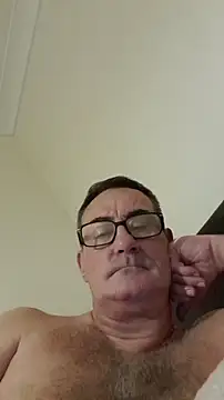 Snapshot of goldenman59 chatting on 10-17-25, 11:28 goldenman59 online show from 10-17-25, 11:28