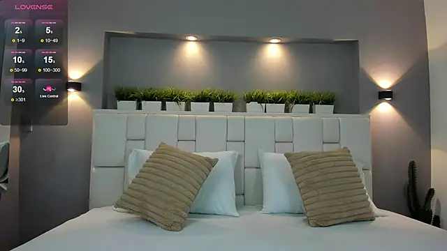 LunnaBlake online show from 10-13-25, 01:45