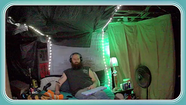 Snapshot of Cowboy815 chatting on 11-18-25, 01:10 Cowboy815 online show from 11-18-25, 01:10