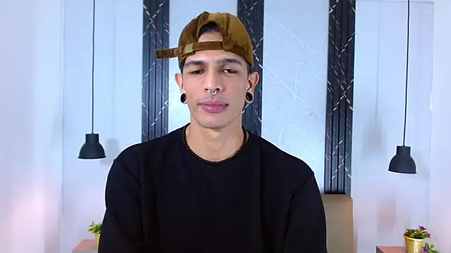 Snapshot of Franvill_Trato chatting on 10-15-25, 07:00 Franvill Trato online show from 10-15-25, 07:00