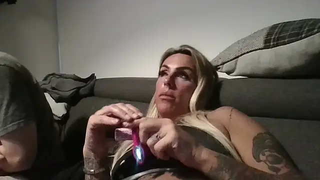 Snapshot of jaycoy22 chatting on 09-13-25, 09:04 jaycoy22 online show from 09-13-25, 09:04