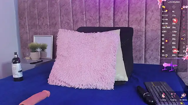 Niicolle Evanss online show from 12-04-25, 07:57