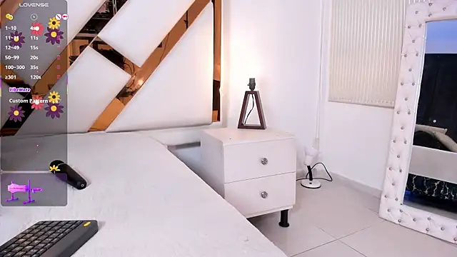 Niicolle Evanss online show from 03-31-26, 07:38