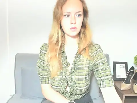 LyraHotty online show from 10-18-25, 04:25